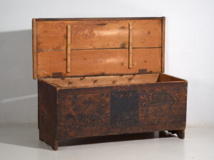 Arcón antiguo de estilo arte popular (c.1920) #101