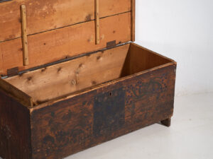 Arcón antiguo de estilo arte popular (c.1920) #101