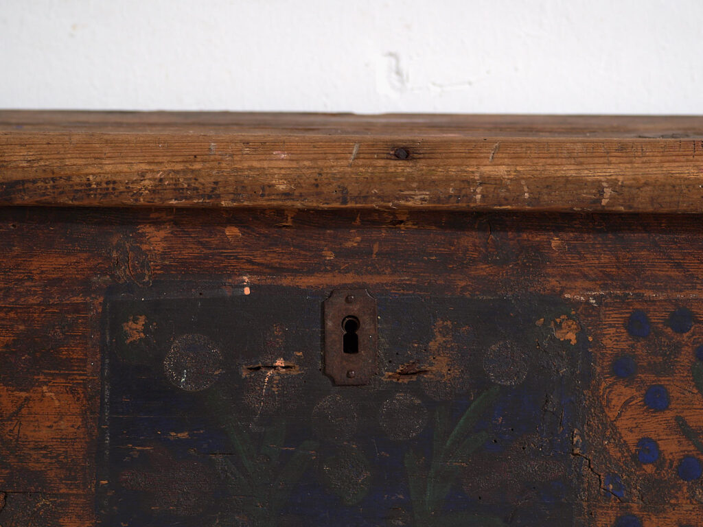 Arcón antiguo de estilo arte popular (c.1920) #101