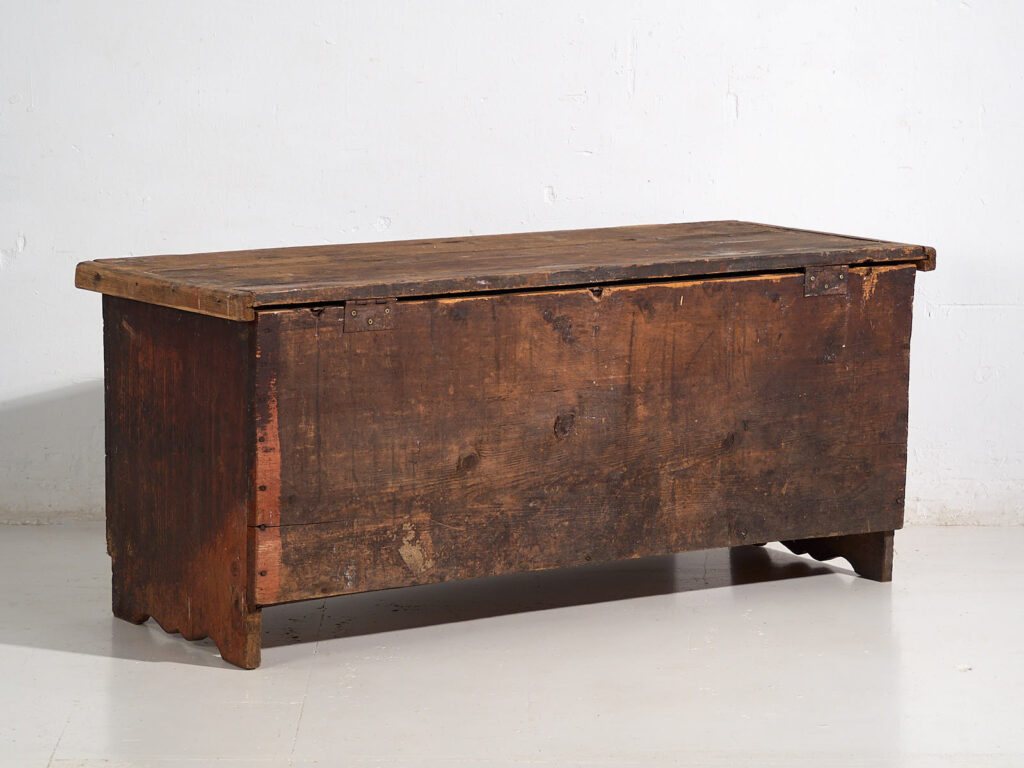 Arcón antiguo de estilo arte popular (c.1920) #101