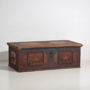 Baúl antiguo de color rojo con decoración floral (c.1920) #106