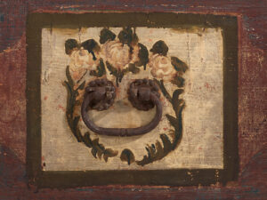 Baúl antiguo de color rojo con decoración floral (c.1920) #106