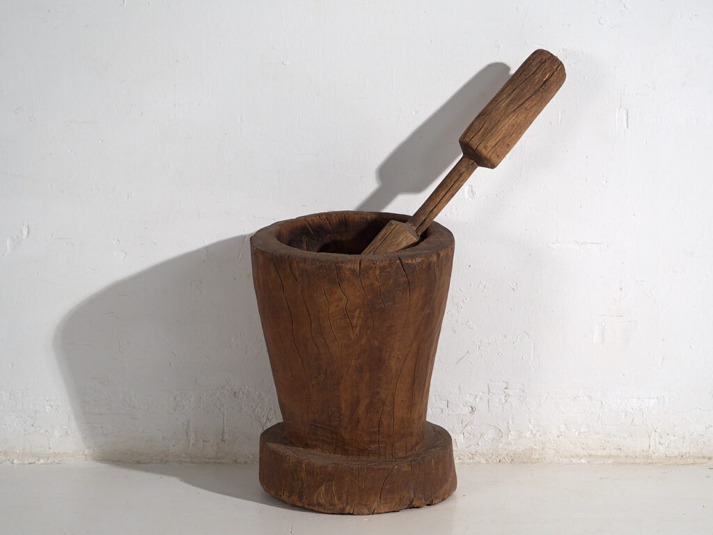 Antiguo mortero oriental (c.1920) #3