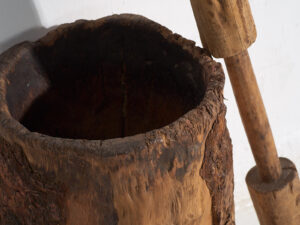 Grand mortier et pilon anciens de style wabi-sabi (c.1920) #78