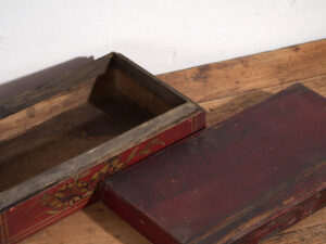 Antigua caja pintada a mano con detalles florales (c.1900) #24