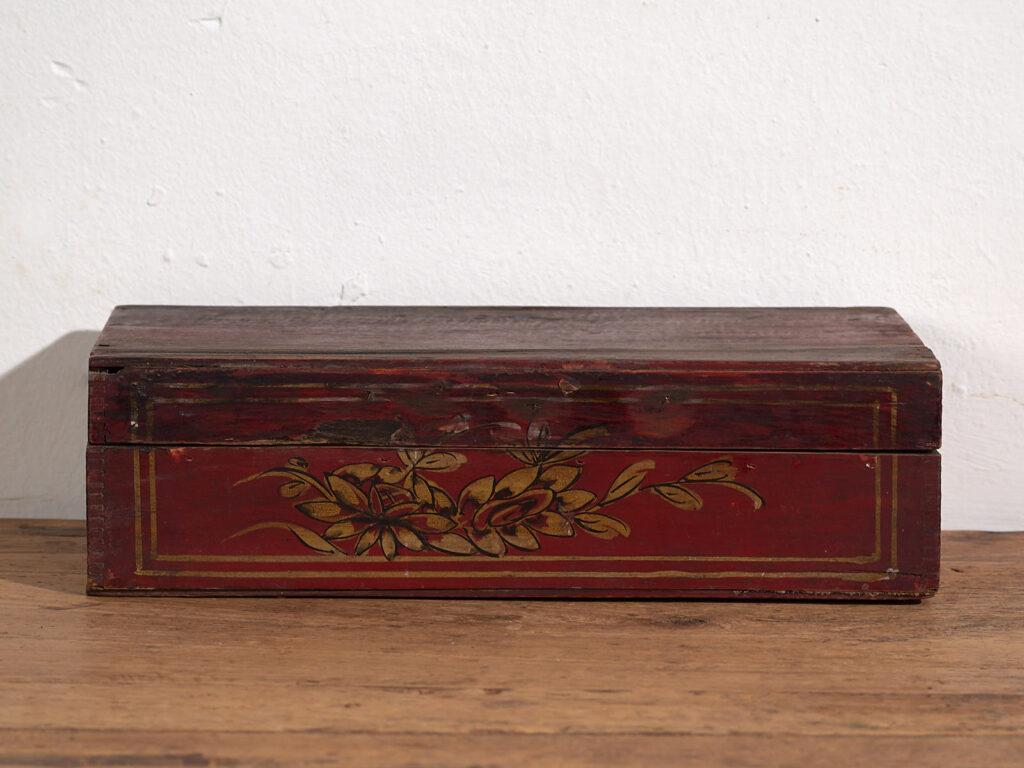 Antigua caja pintada a mano con detalles florales (c.1900) #24