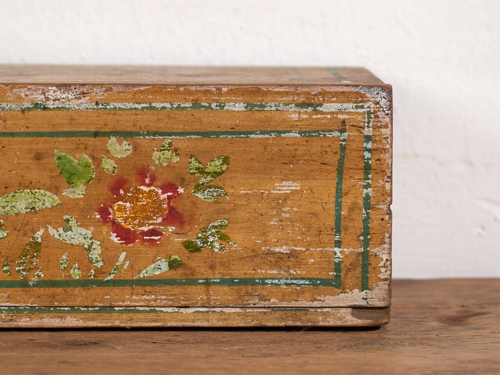 Antigua caja oriental amarilla pintada a mano (c.1900) #25