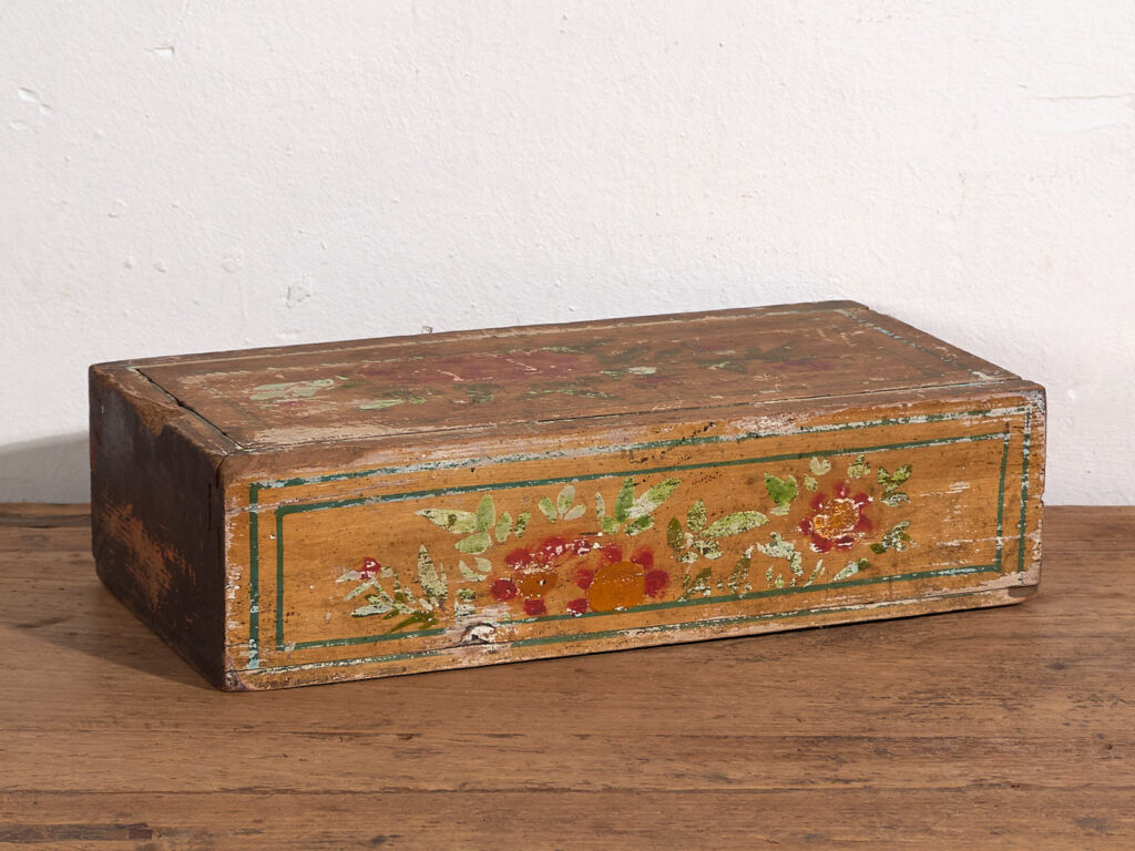 Antigua caja oriental amarilla pintada a mano (c.1900) #25