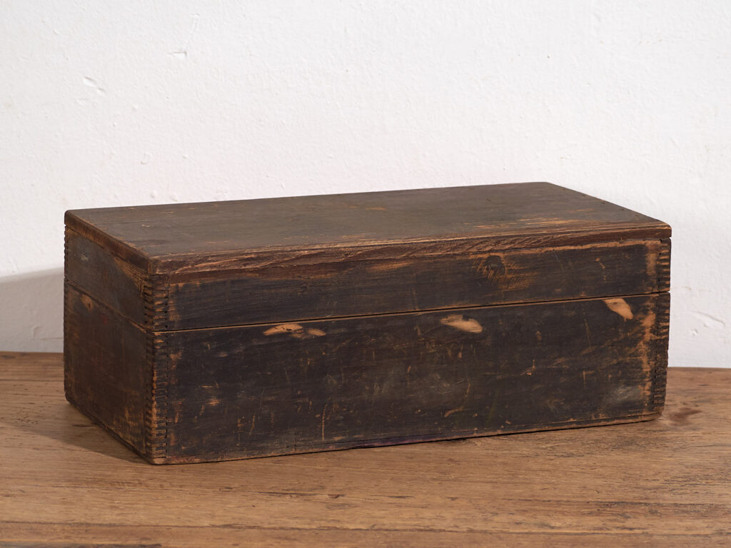 Antique oriental red case (c.1900) #33