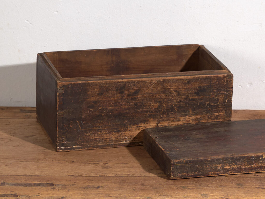 Pequeño cofre antiguo de estilo wabi sabi (c.1900) #35