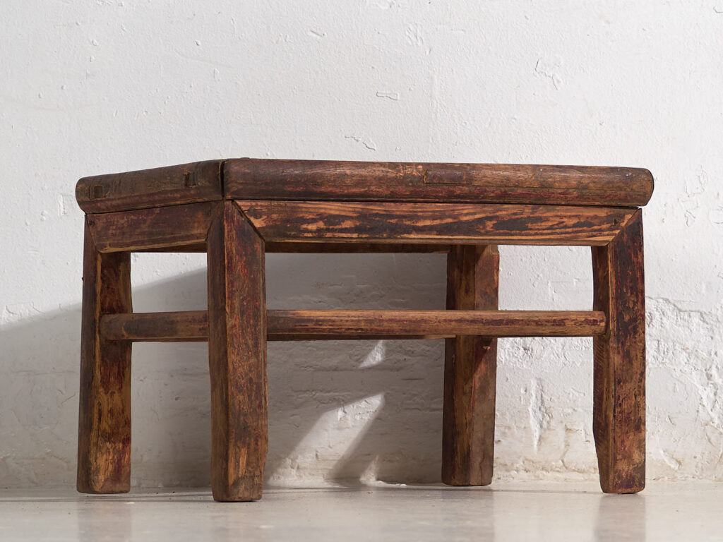 Table orientale ancienne (c.1900) #1