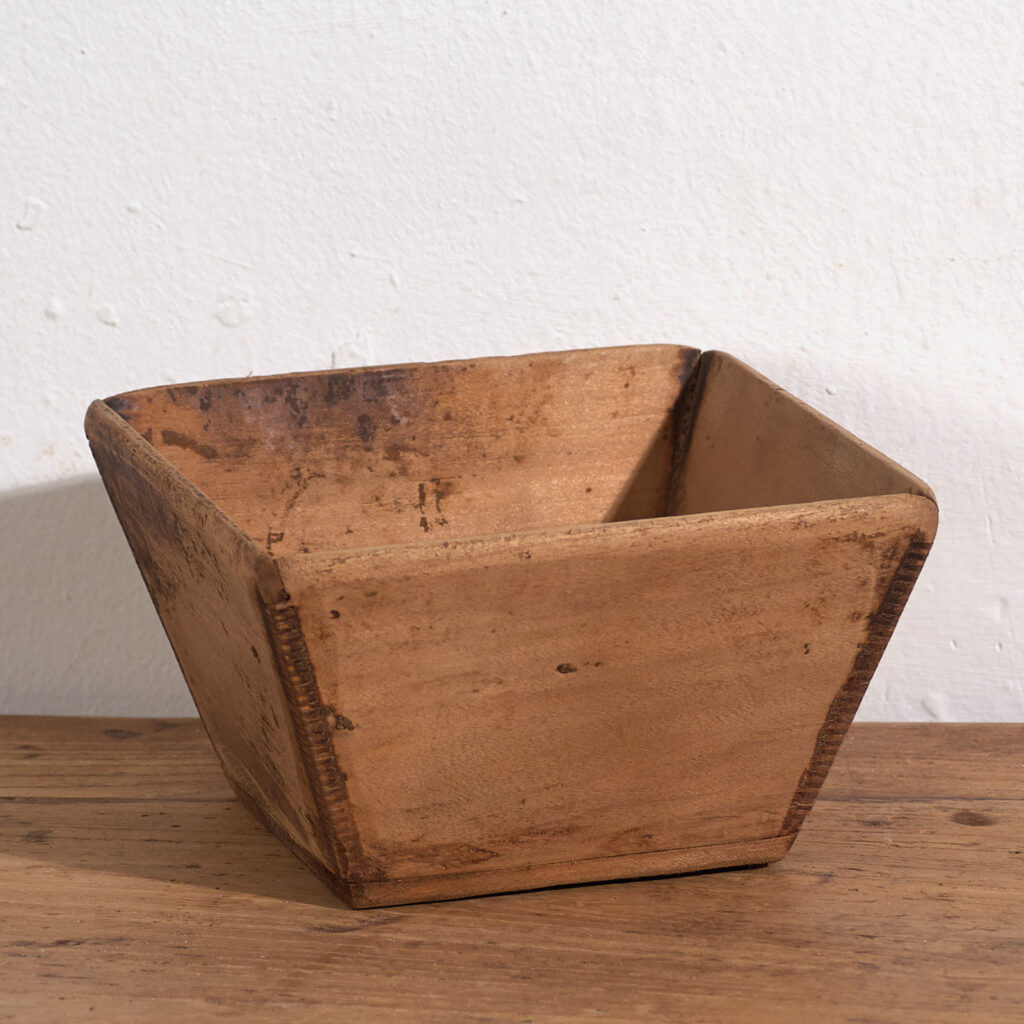 Small antique primitive style bowl (c.1920) #9