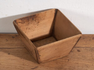 Small antique primitive style bowl (c.1920) #9