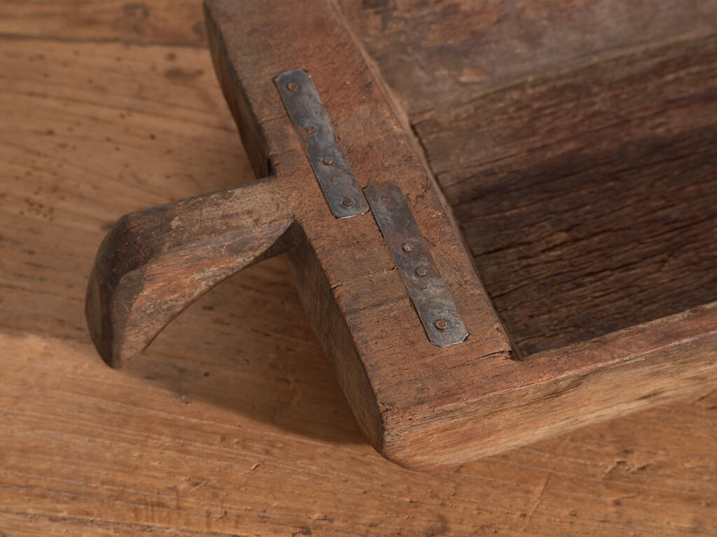 Petit plateau ancien de style primitif (c.1900) #2