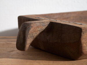 Petit plateau ancien de style primitif (c.1900) #2