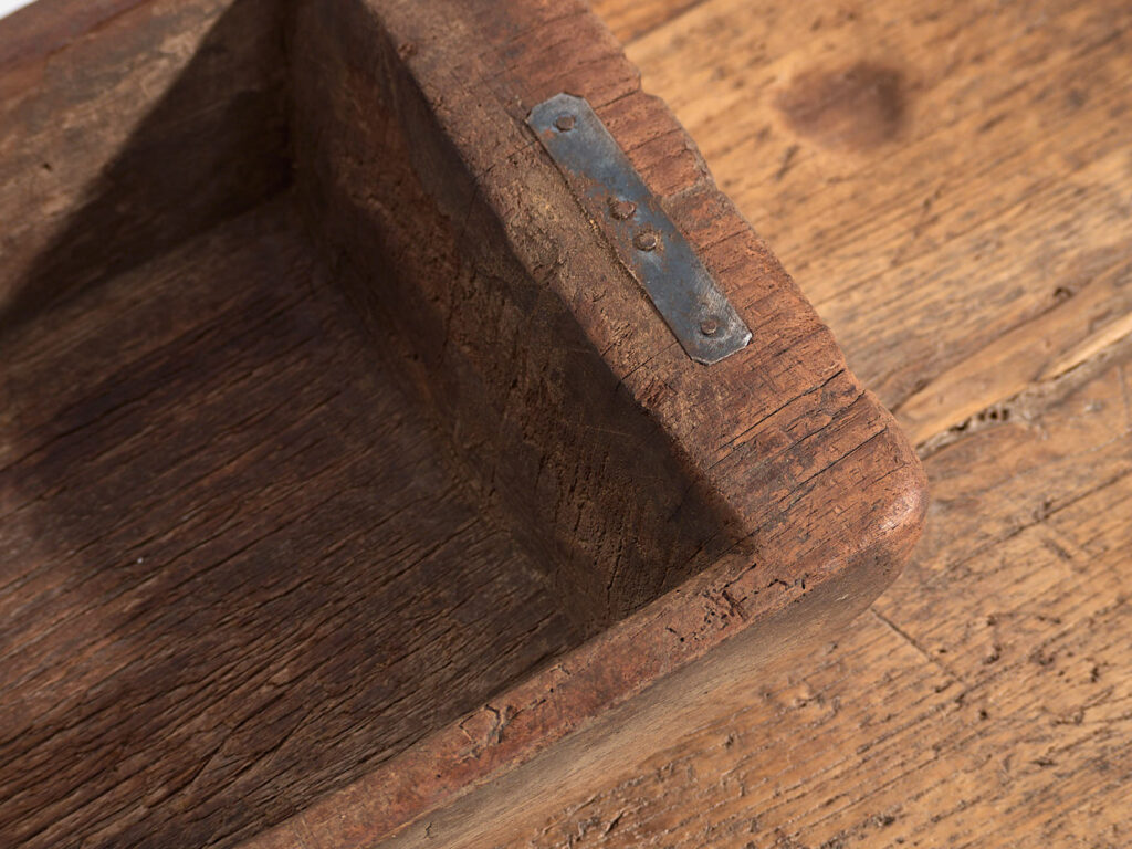 Petit plateau ancien de style primitif (c.1900) #2