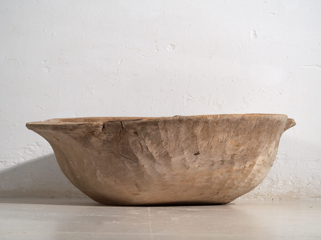 Cuenco grande antiguo de madera maciza (c.1900) #1