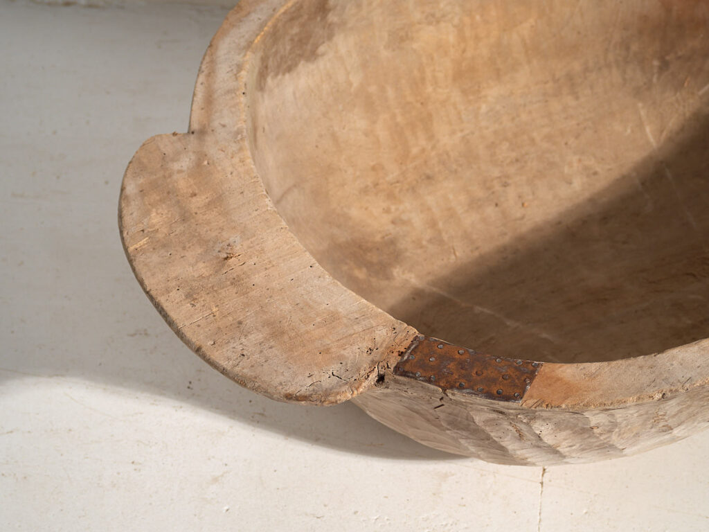 Cuenco grande antiguo de madera maciza (c.1900) #1