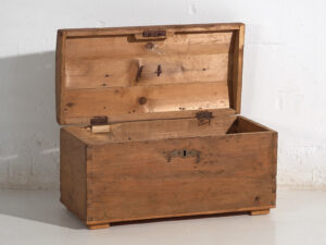 Antiguo cofre de madera maciza (c.1900) #81