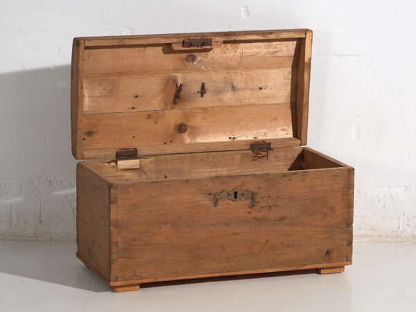 Antiguo cofre de madera maciza (c.1900) #81