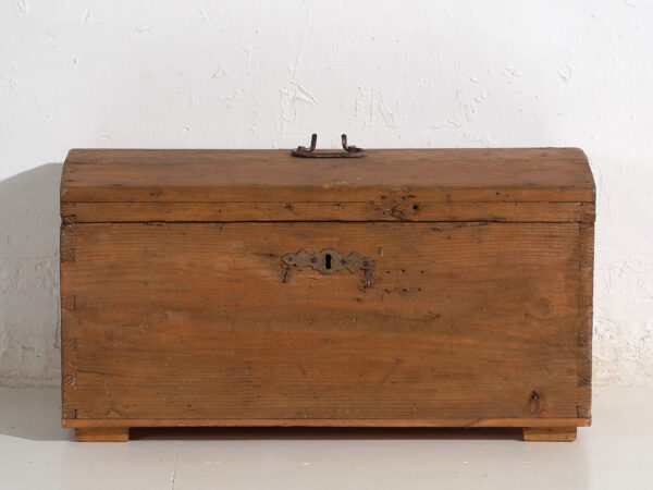Antiguo cofre de madera maciza (c.1900) #81