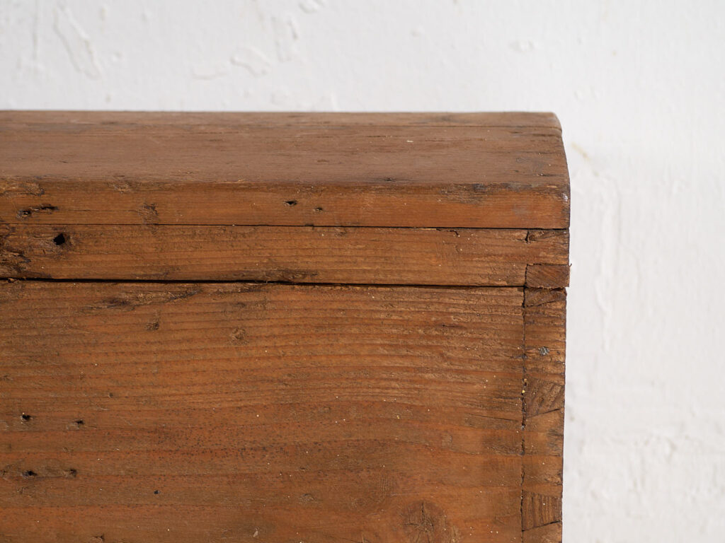 Antiguo cofre de madera maciza (c.1900) #81