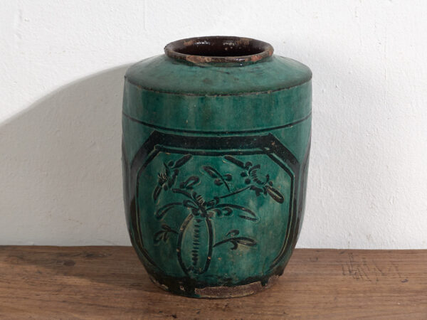 Vase ancien avec détails végétaux (vers 1820) #33