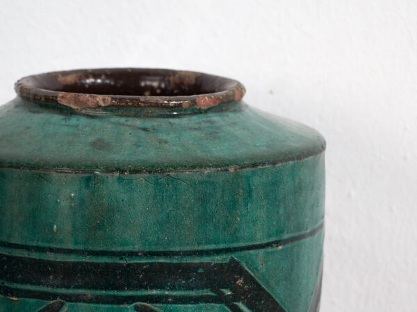 Vase ancien avec détails végétaux (vers 1820) #33