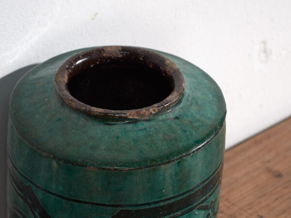 Vase ancien avec détails végétaux (vers 1820) #33