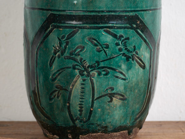 Vase ancien avec détails végétaux (vers 1820) #33