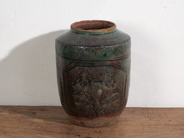 Antiguo jarrón oriental con relieve floral (c.1820) #38