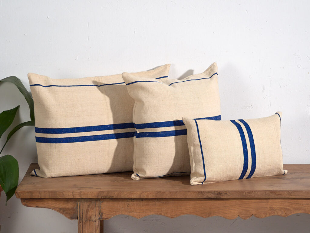 Cojín de lino antiguo de rayas color azul marino #1