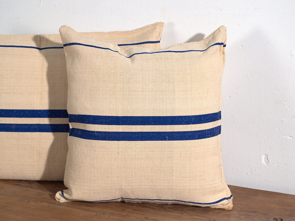 Cojín de lino antiguo de rayas color azul marino #1