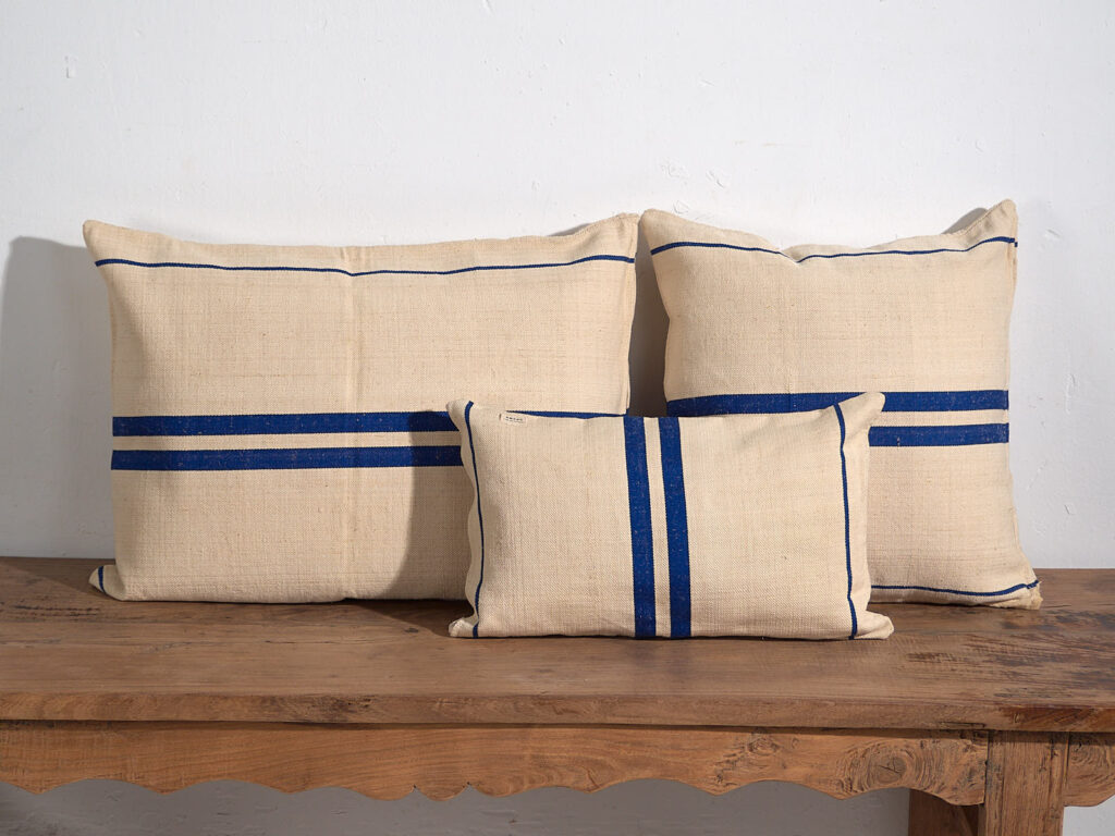 Cojín de lino antiguo de rayas color azul marino #1