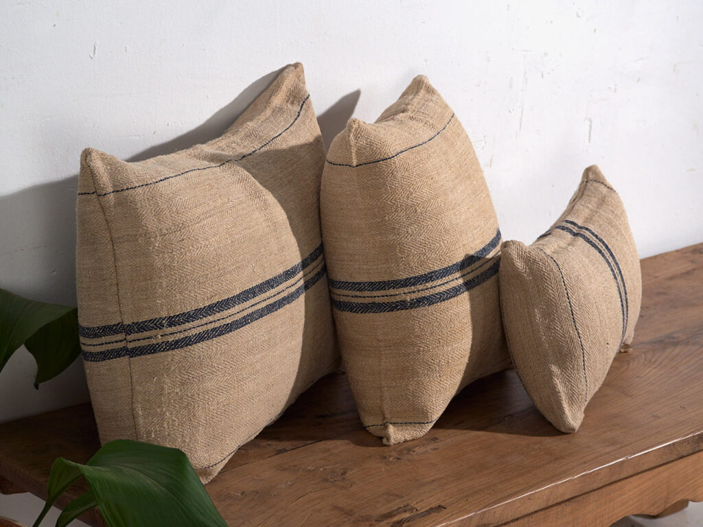Cojín antiguo de lino con rayas azul marino #3