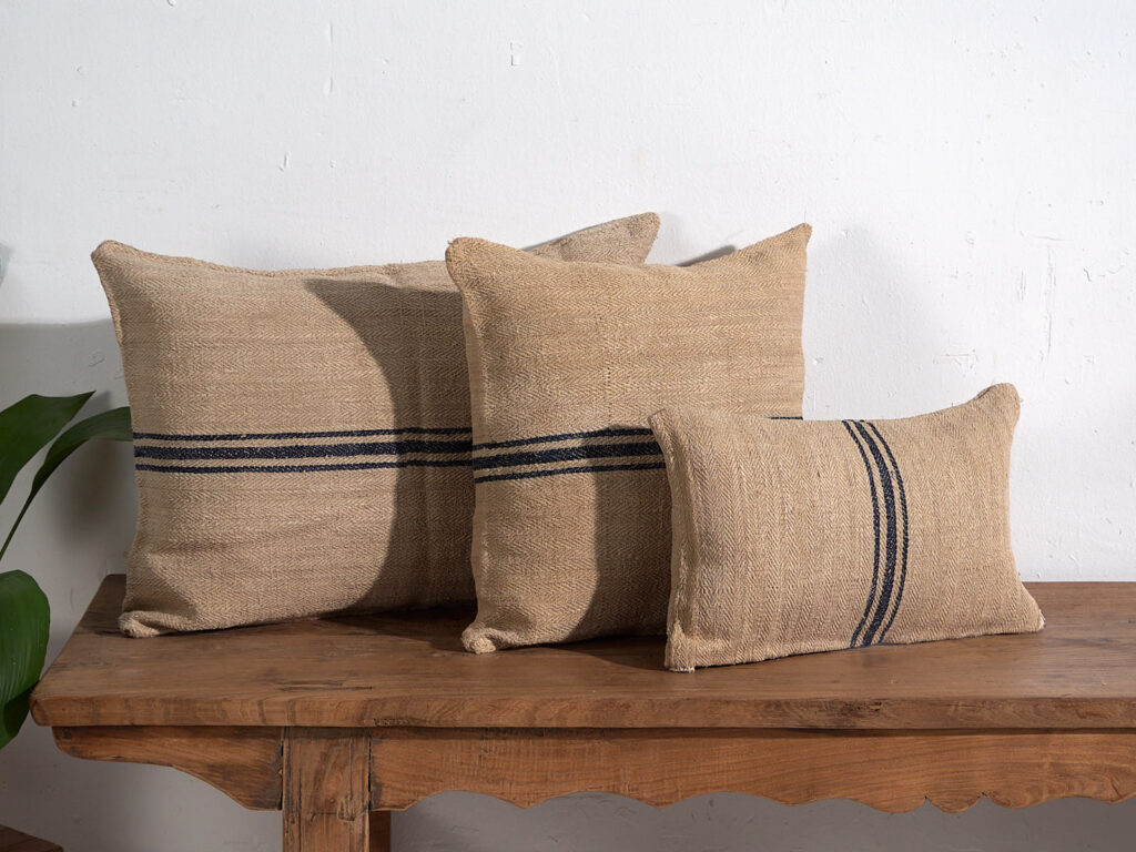 Antiguos cojines de lino con rayas oscuras #5