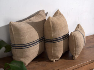 Antiguos cojines de lino con rayas oscuras #5