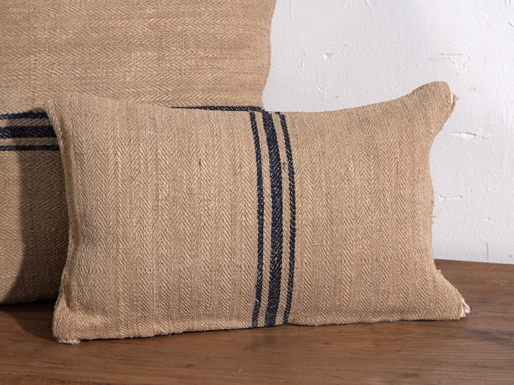 Antiguos cojines de lino con rayas oscuras #5