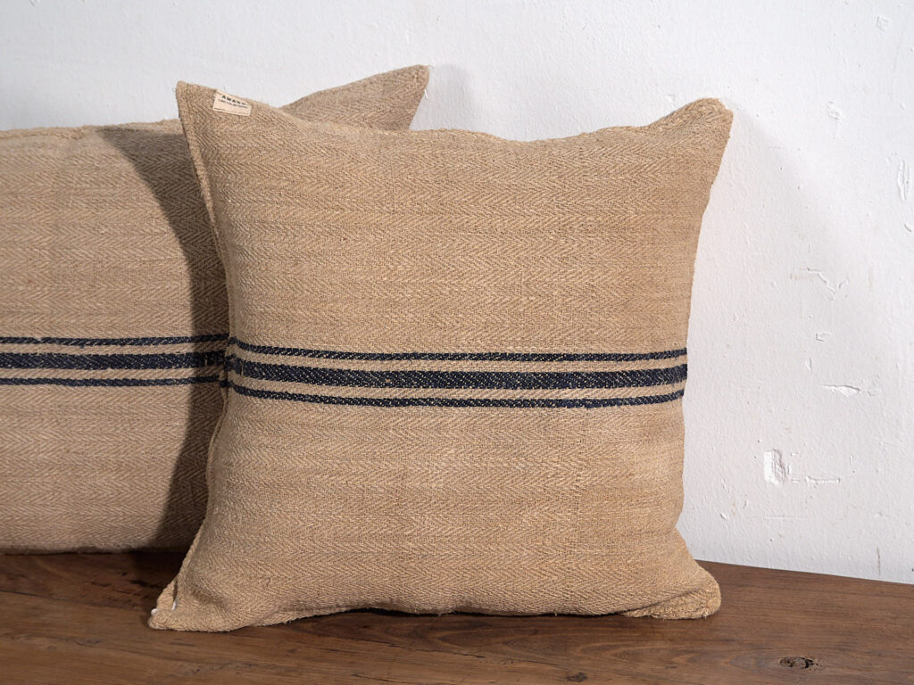 Antiguos cojines de lino con rayas oscuras #5