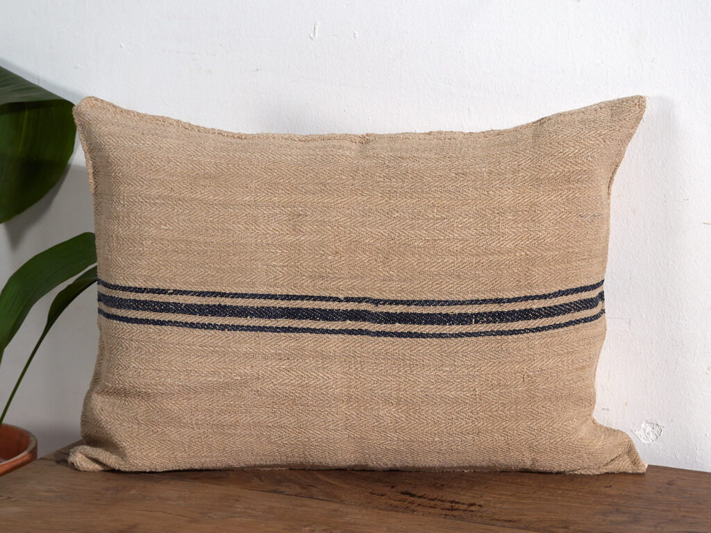 Antiguos cojines de lino con rayas oscuras #5