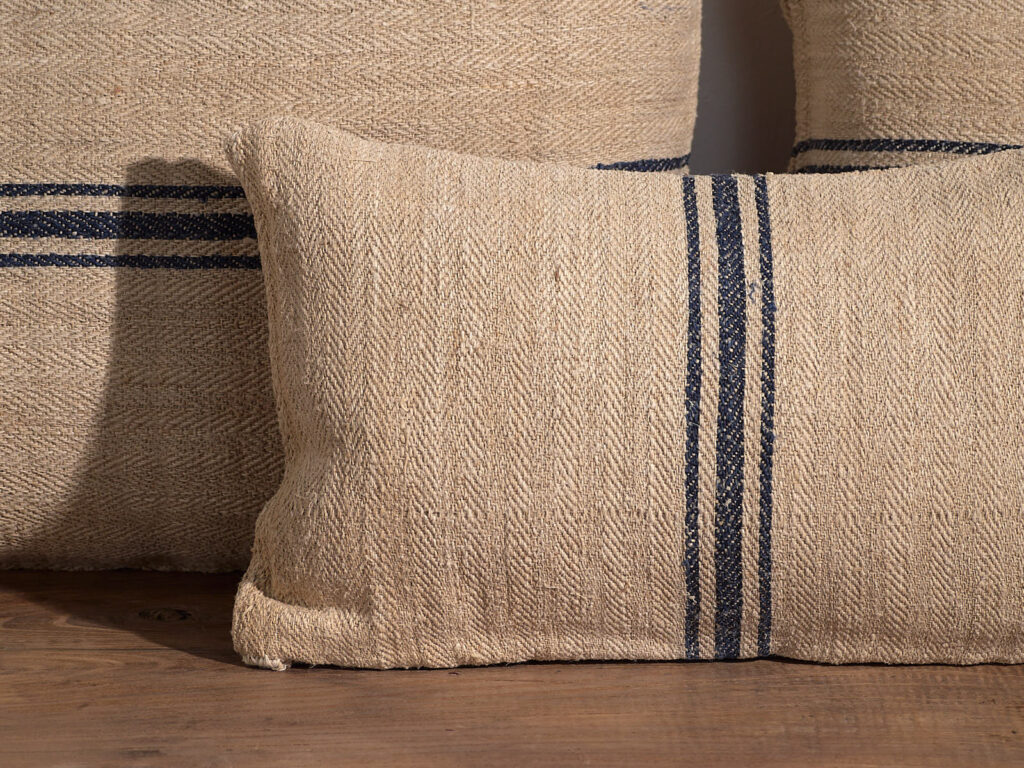 Antiguos cojines de lino con rayas oscuras #5
