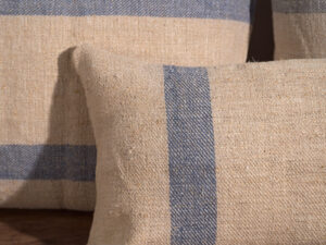Antiguo cojín de lino con franjas azules #1