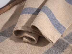 Antiguo cojín de lino con franjas azules #1