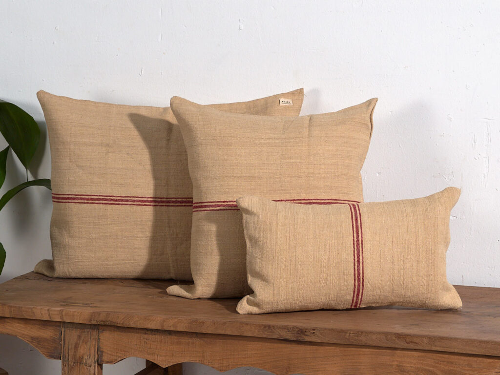 Cojines rojos de lino antiguo #1