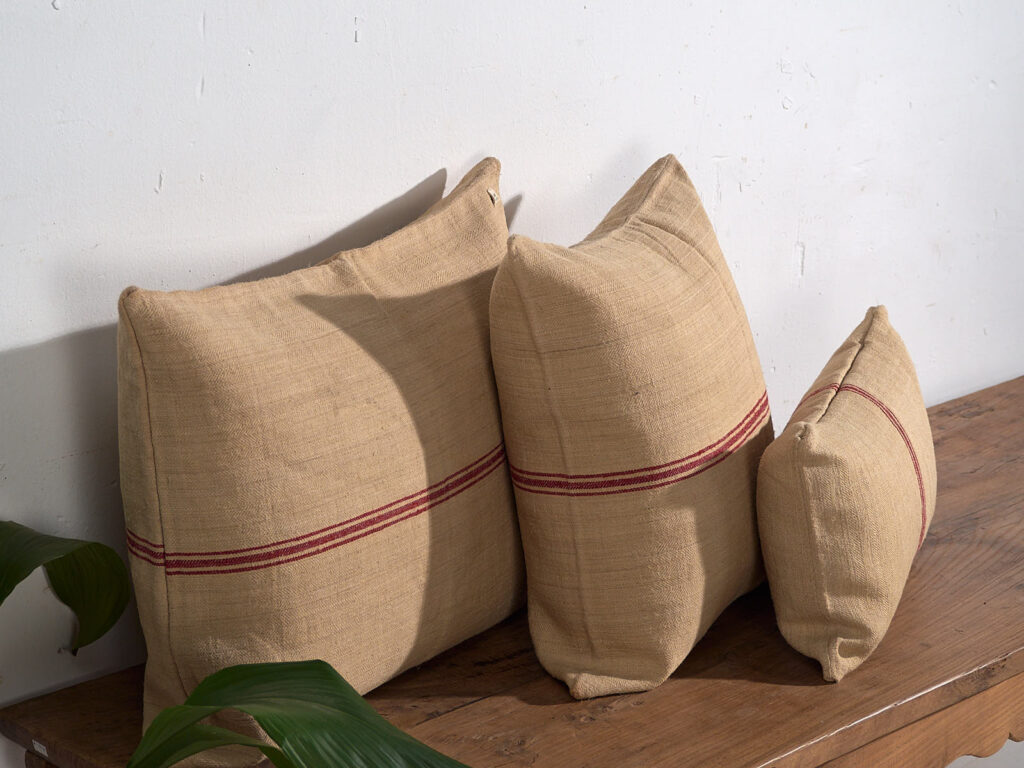 Cojines rojos de lino antiguo #1
