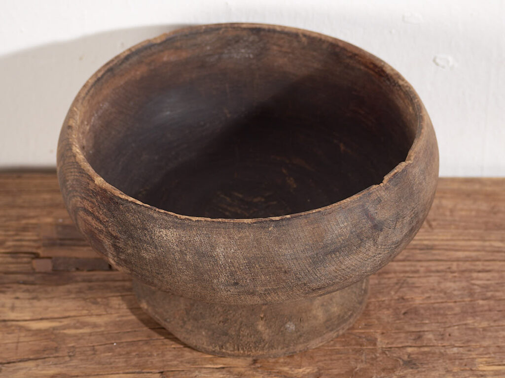 Small antique primitive style bowl (c.1900) #3
