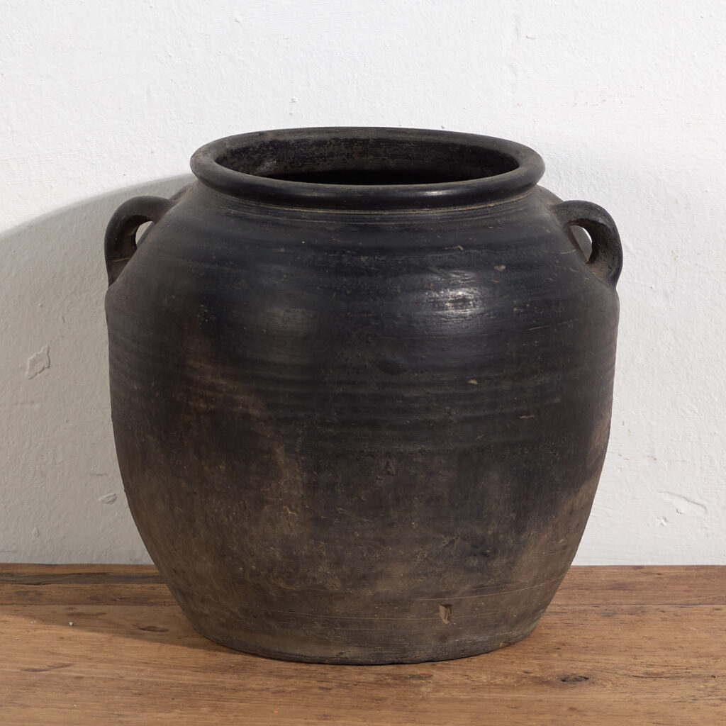 Pequeño jarrón antiguo con asas (c.1900) #1