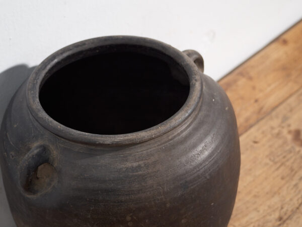 Pequeño jarrón antiguo con asas (c.1900) #1