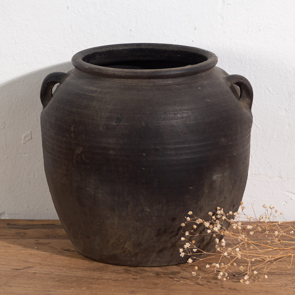 Pequeño jarrón antiguo con asas (c.1900) #1