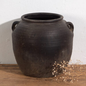 Pequeño jarrón antiguo con asas (c.1900) #1